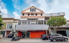 OYO 164 Ang's Residence Near RSU Katholik Surabaya Kota Surabaya